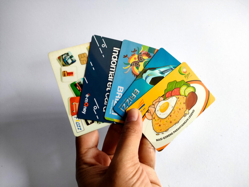 Transaksi Gampang Pakai Kartu E-Money kartu e money